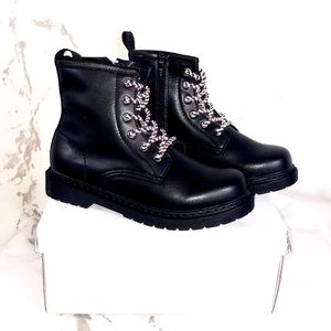 NEW Steve Madden betty black boots